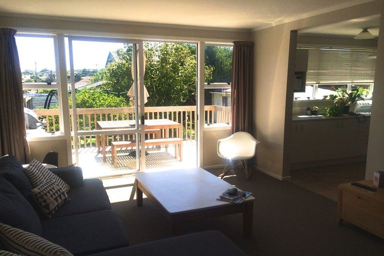 Photo of property in 19 Otakau Road, Milford, Auckland, 0620