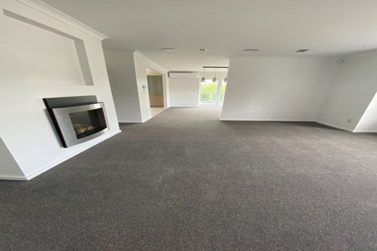 Photo of property in 26 West Lynn Road, Titirangi, Auckland, 0604