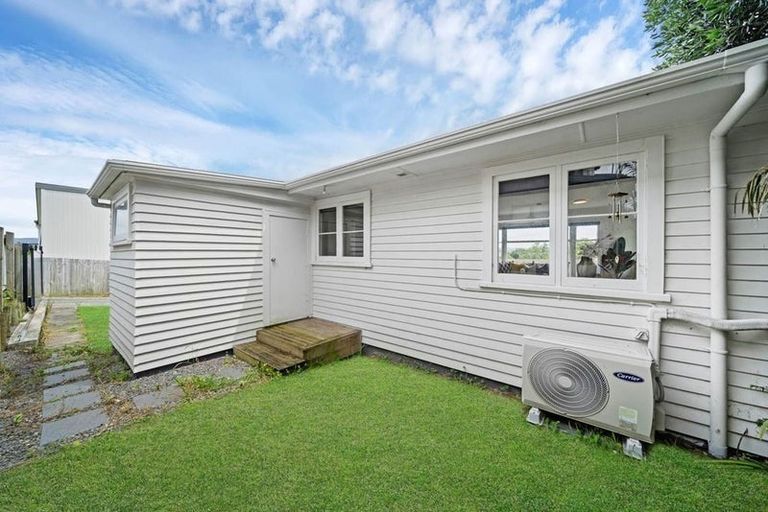 Photo of property in 53a Sylvan Crescent, Te Atatu South, Auckland, 0610