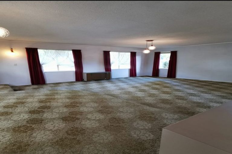 Photo of property in 172 Lincoln Road, Henderson, Auckland, 0610