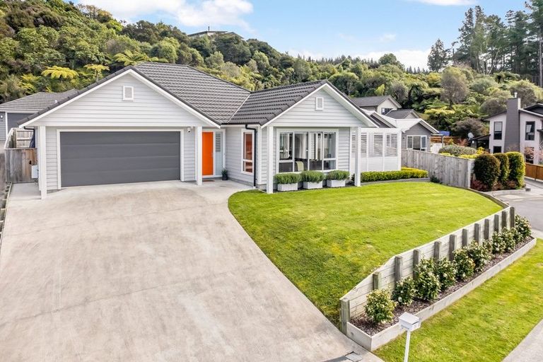 Photo of property in 35 Kurth Crescent, Silverstream, Upper Hutt, 5019