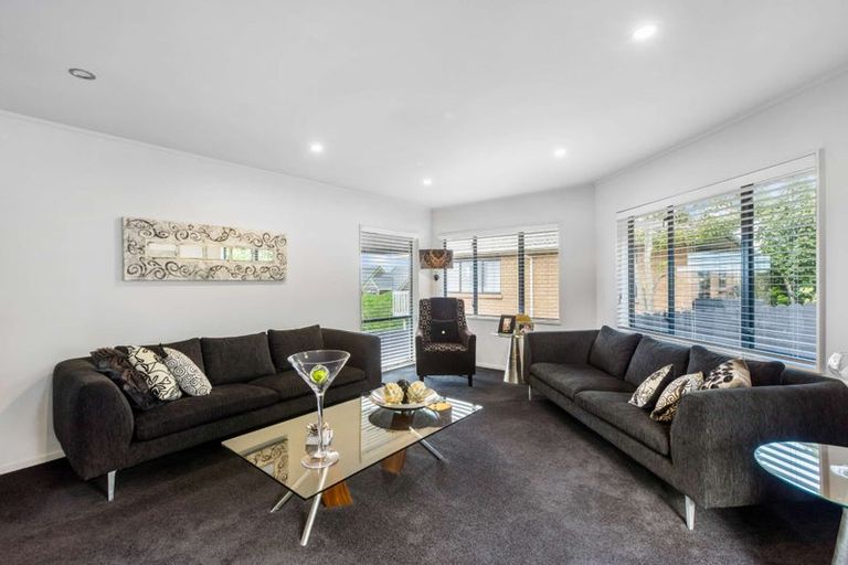 Photo of property in 2/100 Gosford Drive, Botany Downs, Auckland, 2010