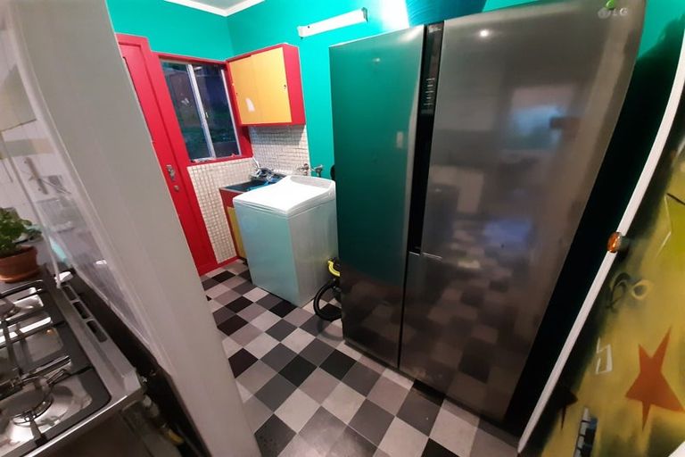 Photo of property in 33 Omega Street, Newlands, Wellington, 6037