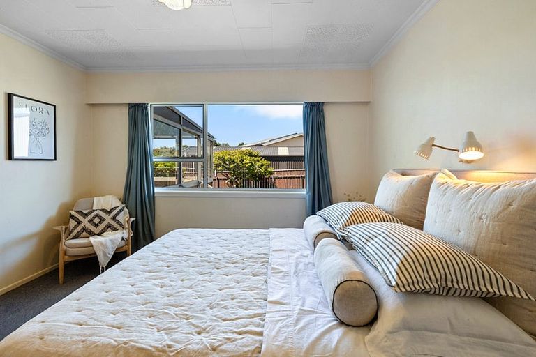 Photo of property in 43 Nevada Drive, Merrilands, New Plymouth, 4312