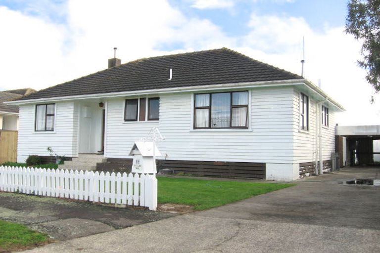 Photo of property in 11 Bristol Crescent, Roslyn, Palmerston North, 4414