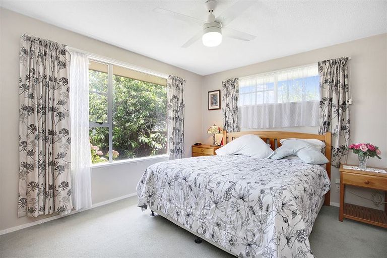 Photo of property in 5 Edron Place, Redwood, Christchurch, 8051