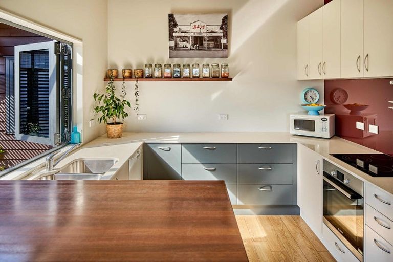 Photo of property in 43 Moana Road, Plimmerton, Porirua, 5026