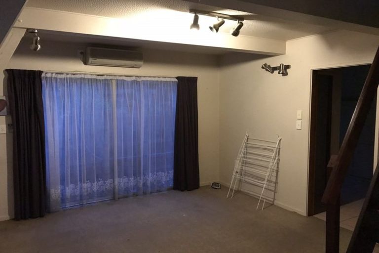 Photo of property in 2/2 Dowse Drive, Maungaraki, Lower Hutt, 5010