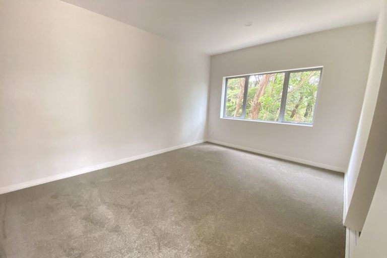 Photo of property in 24 Lorikeet Place, Unsworth Heights, Auckland, 0632