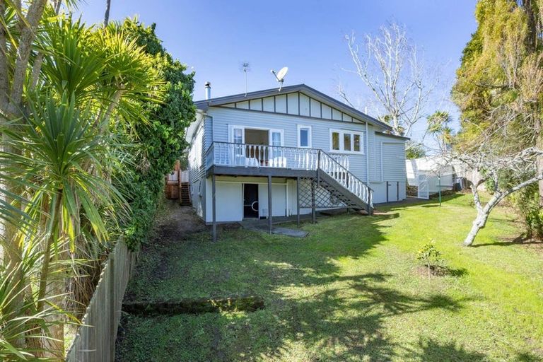 Photo of property in 1/49 Konini Road, Titirangi, Auckland, 0604