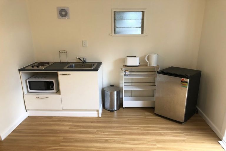 Photo of property in 3/138 Rangatira Road, Beach Haven, Auckland, 0626