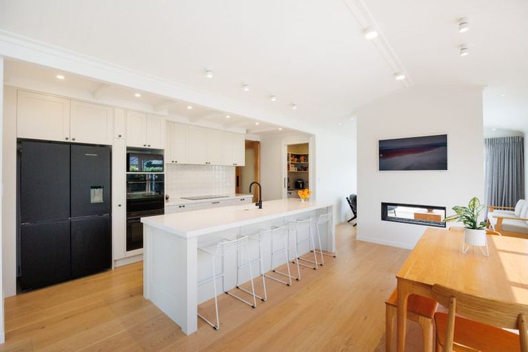 Photo of property in 48 Memorial Drive, Hokowhitu, Palmerston North, 4410