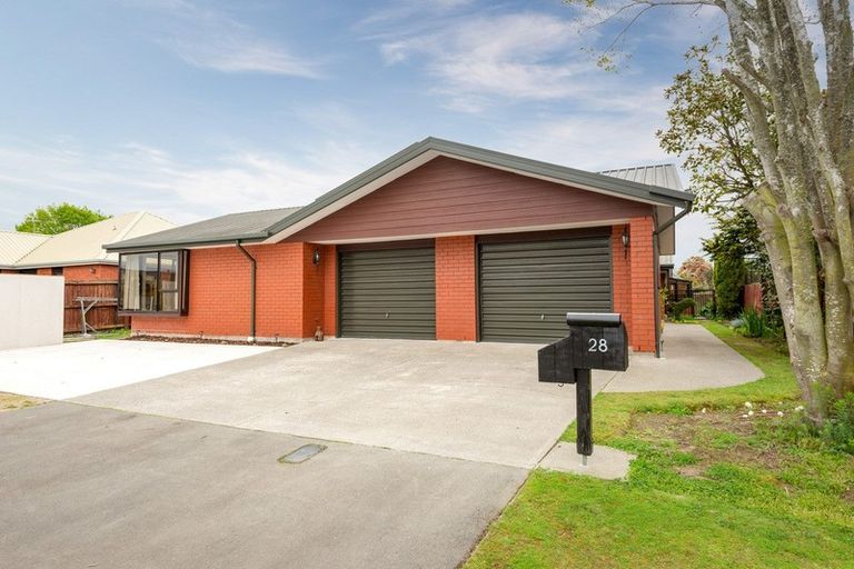 Photo of property in 28 Cricklewood Place, Avonhead, Christchurch, 8042