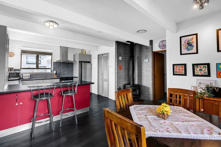 Photo of property in 5 Pokaka Place, Inglewood, 4330