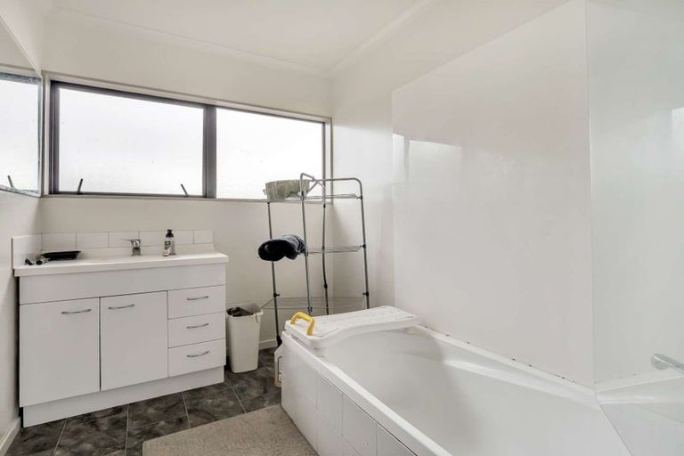 Photo of property in 49a Thatcher Street, Castlecliff, Whanganui, 4501