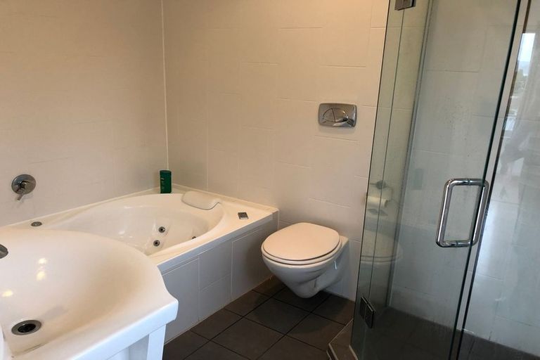 Photo of property in 11 Fenton Terrace, Cockle Bay, Auckland, 2014