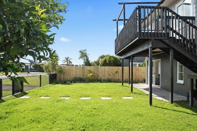 Photo of property in 11 Crispe Road, Clarks Beach, 2122