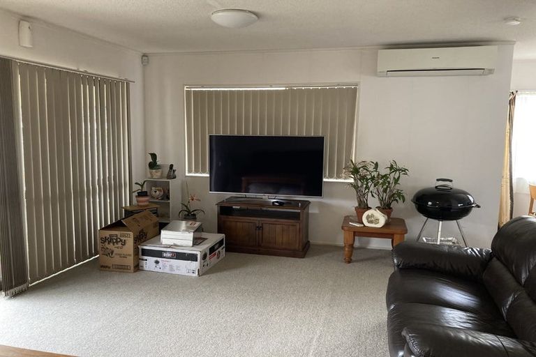 Photo of property in 1/77 Aberfeldy Avenue, Highland Park, Auckland, 2010