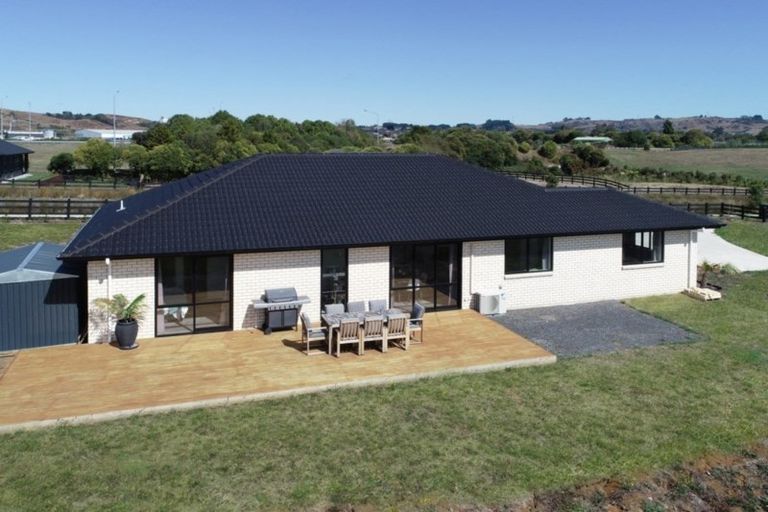 Photo of property in 49 Te Ara Aukati Terrace, Pokeno, 2471