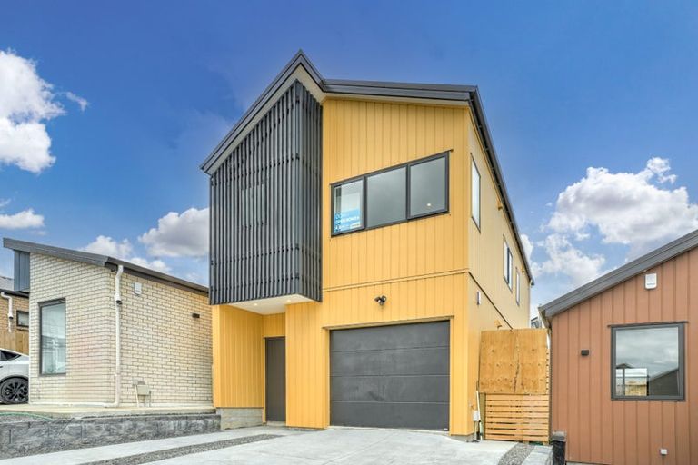 Photo of property in 61 Horokaka Street, Massey, Auckland, 0614