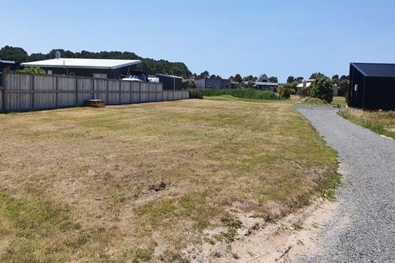 Photo of property in 117 Mahoe Place, Matarangi, Whitianga, 3592