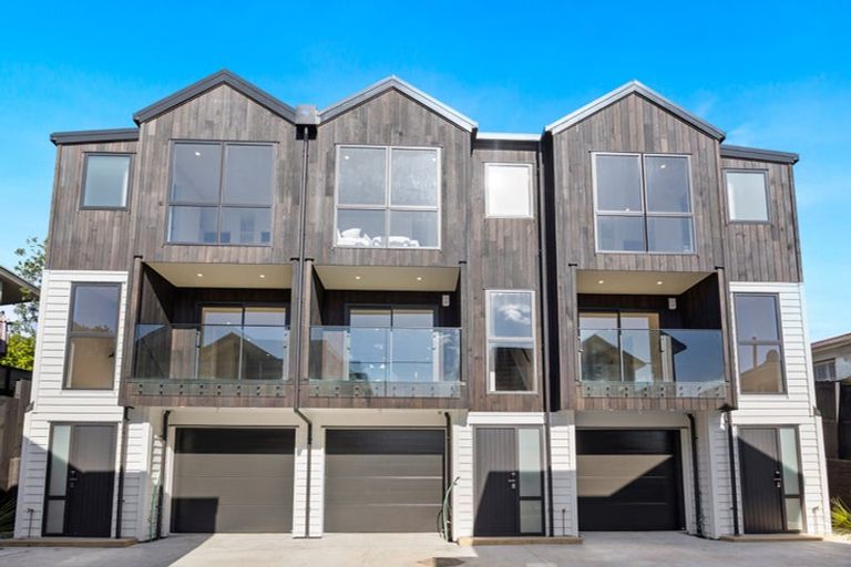 Photo of property in 10e Prince Regent Drive, Half Moon Bay, Auckland, 2012