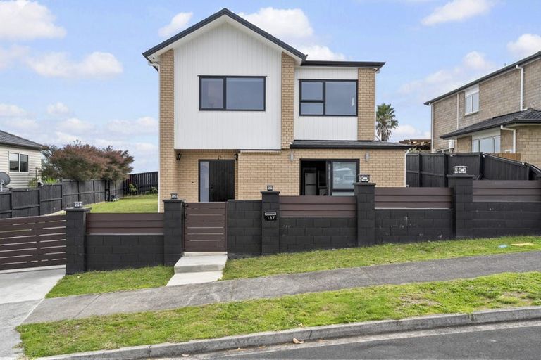 Photo of property in 137 Keri Vista Rise, Papakura, 2110
