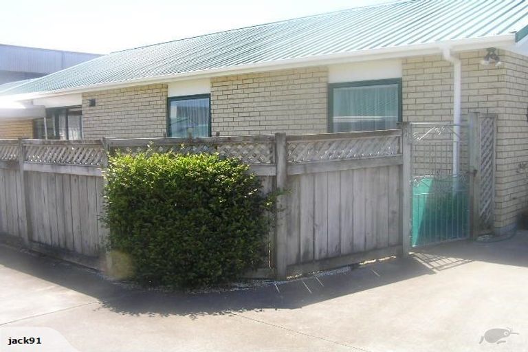 Photo of property in 5a Simons Street, Moturoa, New Plymouth, 4310