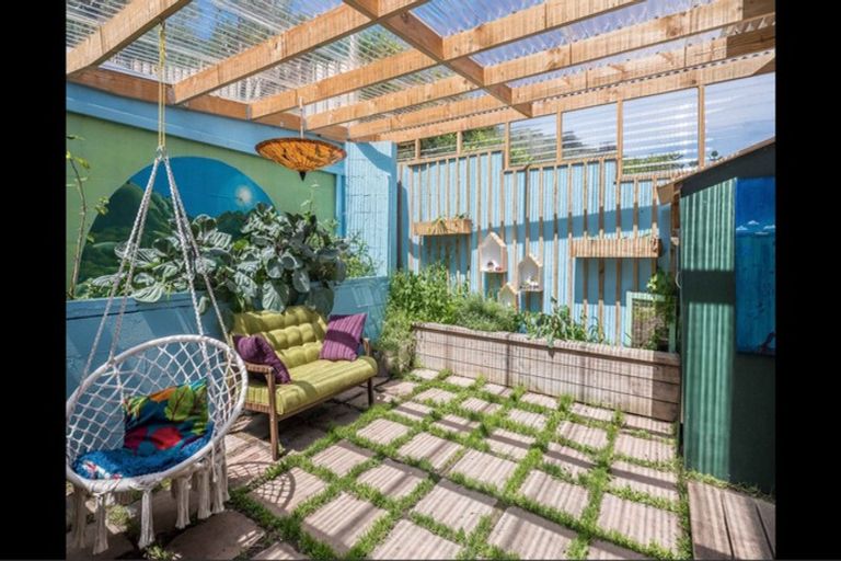 Photo of property in 175 Houghton Bay Road, Houghton Bay, Wellington, 6023