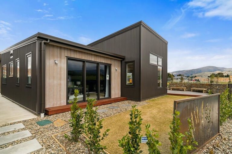 Photo of property in 11 Searle Drive, Cromwell, 9310