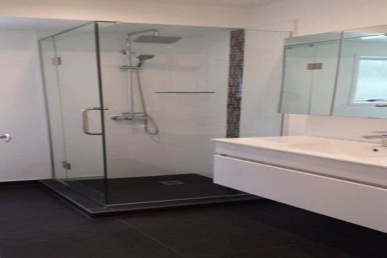 Photo of property in 27 Park Hill Road, Birkenhead, Auckland, 0626