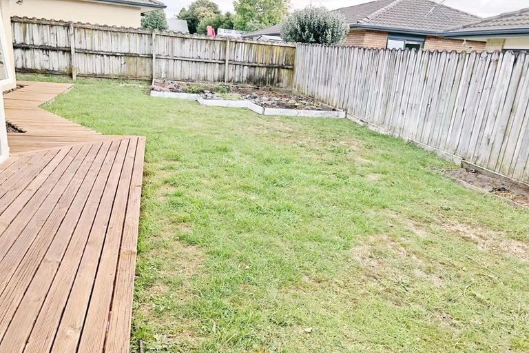 Photo of property in 43 Carisbrook Crescent, Papakura, 2110