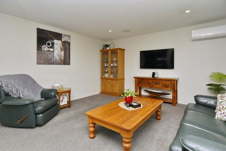 Photo of property in 2 Stratford (pvt) Way, Rangiora, 7400