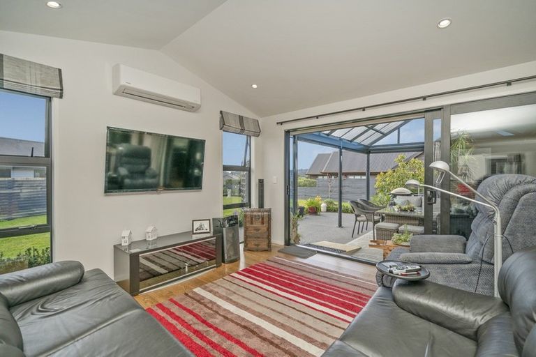 Photo of property in 20 Topping Place, Whitianga, 3510