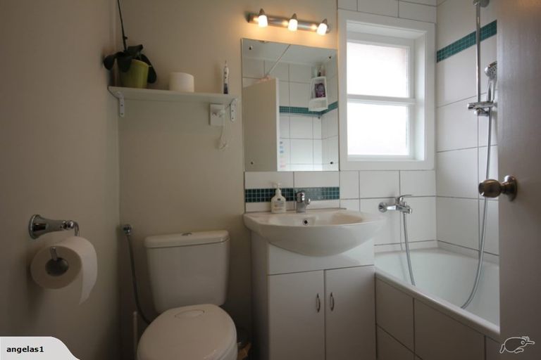 Photo of property in 44 Amberley Avenue, Te Atatu South, Auckland, 0610