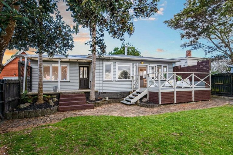 Photo of property in 82 Rosier Road, Glen Eden, Auckland, 0602