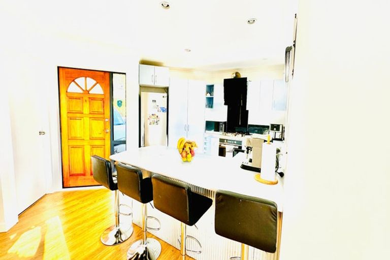 Photo of property in 2/82a Coronation Road, Hillcrest, Auckland, 0627