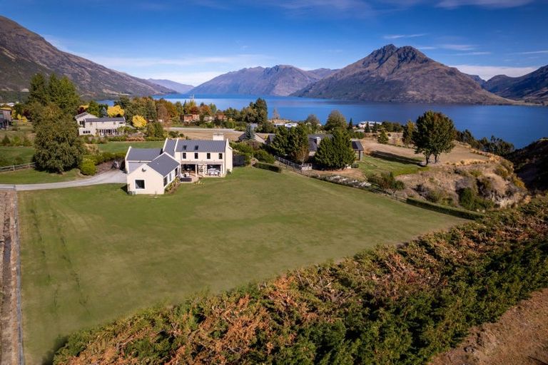 Photo of property in 5 Scenic Drive, Drift Bay, Queenstown, 9371