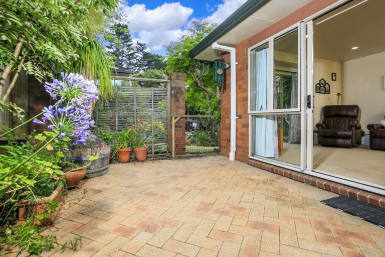 Photo of property in 8 Falstone Lane, Browns Bay, Auckland, 0630