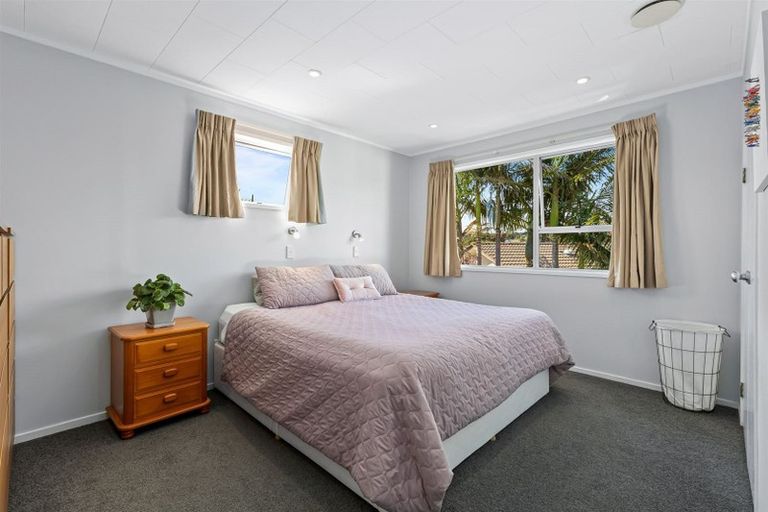 Photo of property in 6 Spinella Drive, Bayview, Auckland, 0629