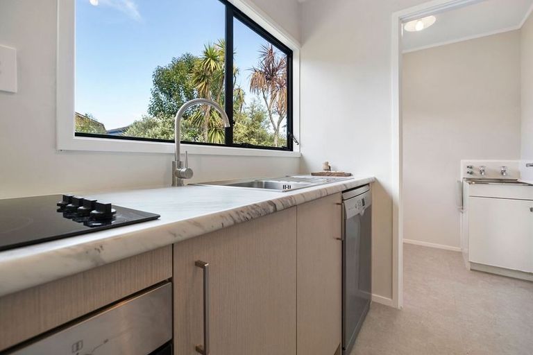 Photo of property in 1/11 Kupari Place, Totara Vale, Auckland, 0629