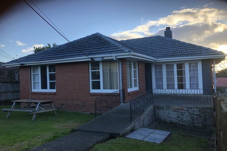 Photo of property in 4 Humphrey Kemp Avenue, Henderson, Auckland, 0612