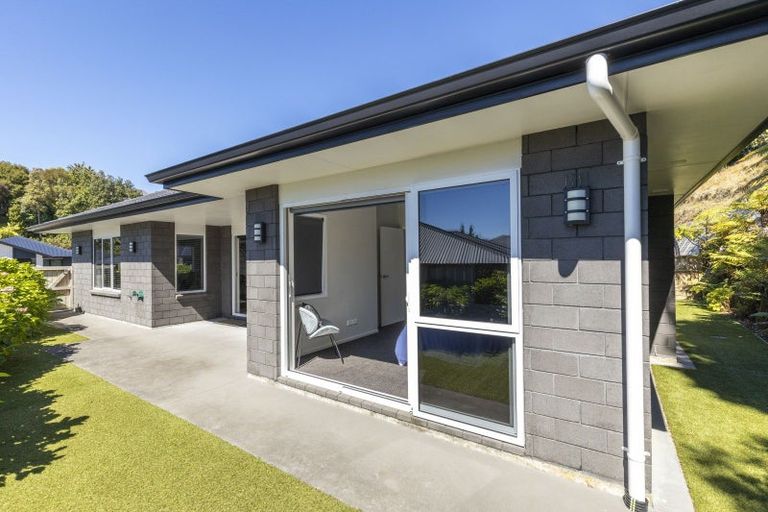 Photo of property in 7 Frederick Place, Whalers Gate, New Plymouth, 4310
