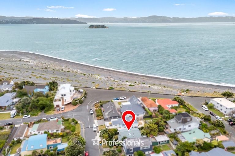 Photo of property in 28 Miro Street, Eastbourne, Lower Hutt, 5013