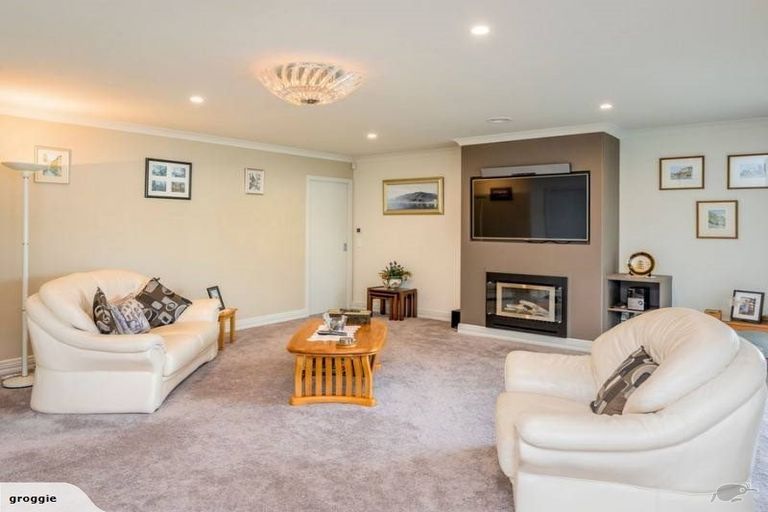 Photo of property in 2 Bridford Way, Paraparaumu, 5032