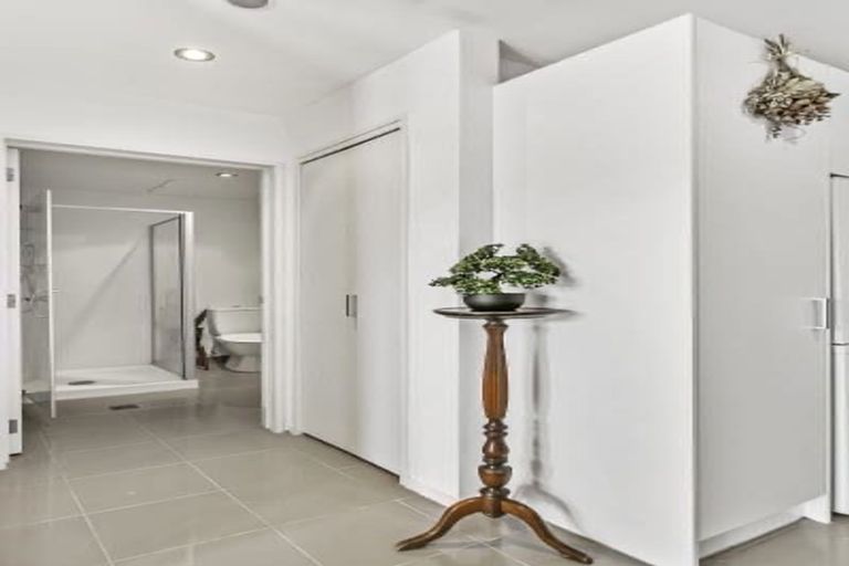 Photo of property in 4b/71 Spencer Road, Oteha, Auckland, 0632