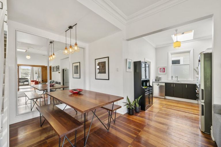 Photo of property in 34 Freeling Street, Island Bay, Wellington, 6023