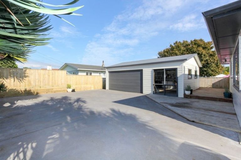 Photo of property in 1 Ranfurly Street, Frankleigh Park, New Plymouth, 4310