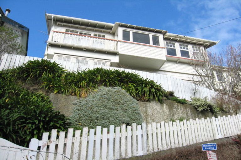 Photo of property in 1 Grove Road, Kelburn, Wellington, 6012