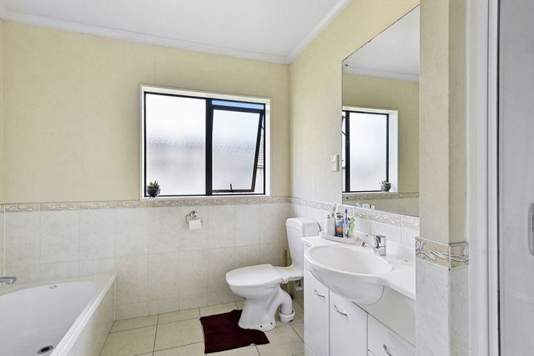 Photo of property in 184 Wattle Farm Road, Wattle Downs, Auckland, 2103